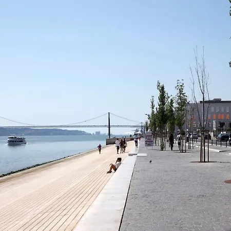 Pn New Ac! Stylish & Central- View To Tram 28! * Lissabon