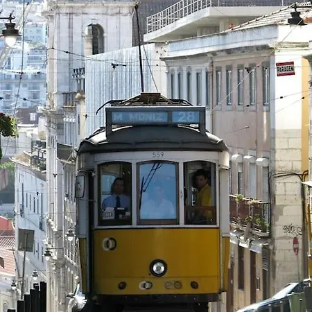 Pn New Ac! Stylish & Central- View To Tram 28! Lissabon