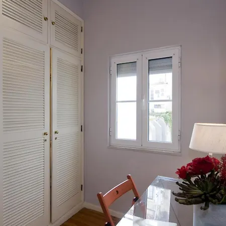 Pn New Ac! Stylish & Central- View To Tram 28! Lissabon