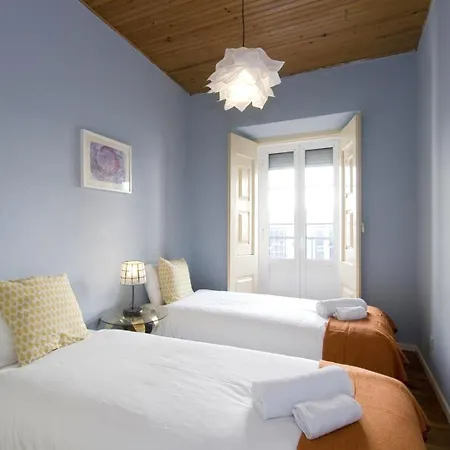 Pn Currently Being Completely Renovated! In The Heart Lisbon! Book In Advance To Secure Your 아파트