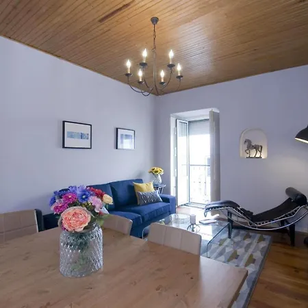 Pn Currently Being Completely Renovated! In The Heart Lisbon! Book In Advance To Secure Your 아파트 *