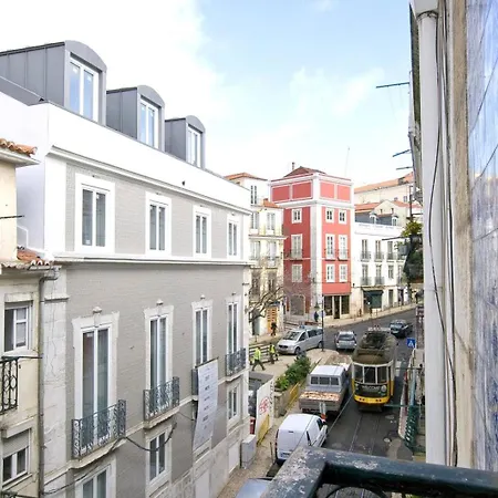 Pn Currently Being Completely Renovated! In The Heart Lisbon! Book In Advance To Secure Your 아파트