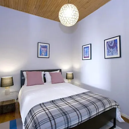 Pn Currently Being Completely Renovated! In The Heart Lisbon! Book In Advance To Secure Your 아파트