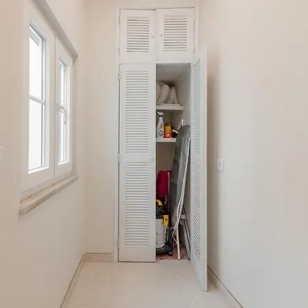Pn Modern & Tastefully Renovated - 3br In The Heart Of アパート リスボン