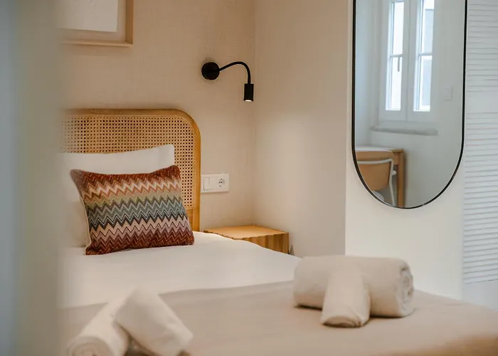 Pn Modern & Tastefully Renovated - 3br In The Heart Of Apartamento Lisboa