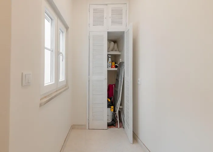 Pn Modern & Tastefully Renovated - 3br In The Heart Of Apartament Lizbona