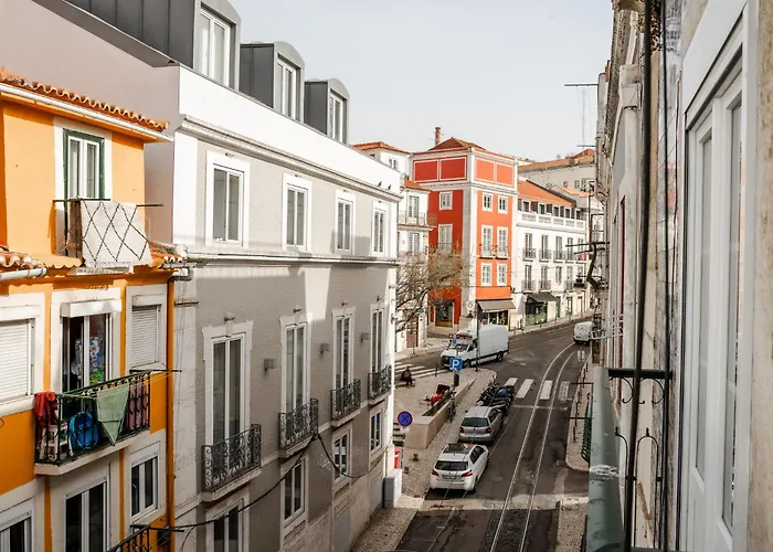 Pn Modern & Tastefully Renovated - 3br In The Heart Of Apartamento Lisboa