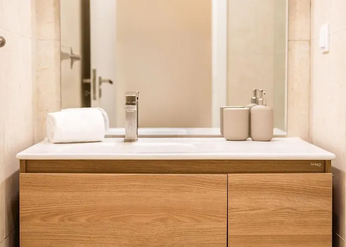 Pn Modern & Tastefully Renovated - 3br In The Heart Of * Lisboa